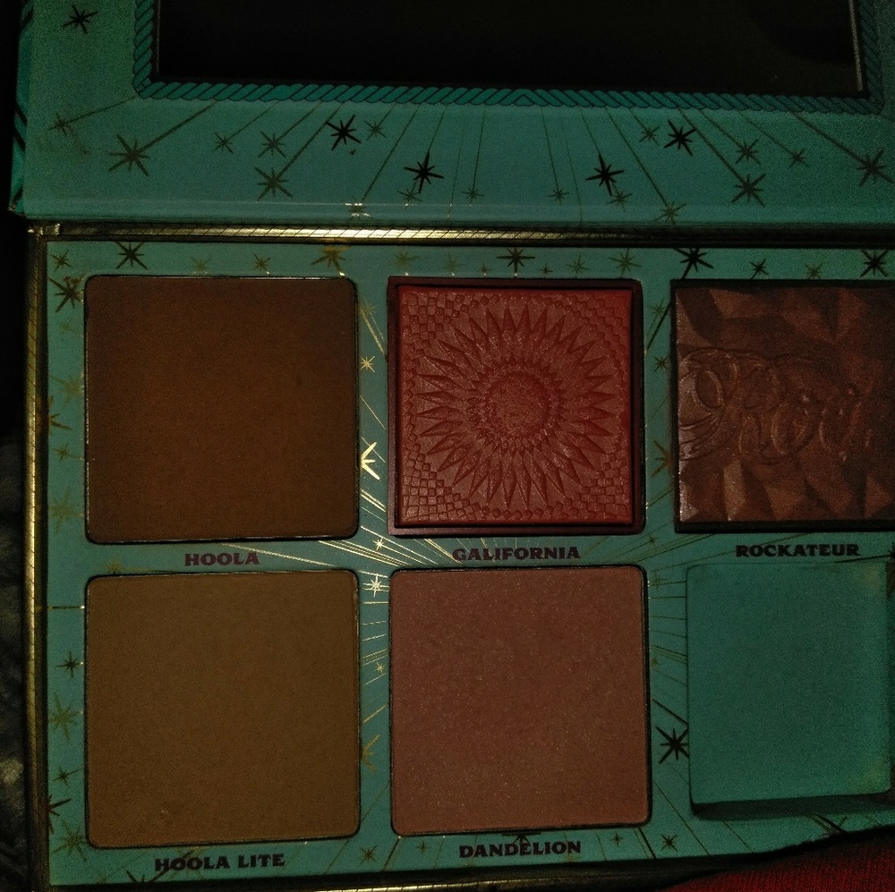 Cheek parade blush & bronzer palette